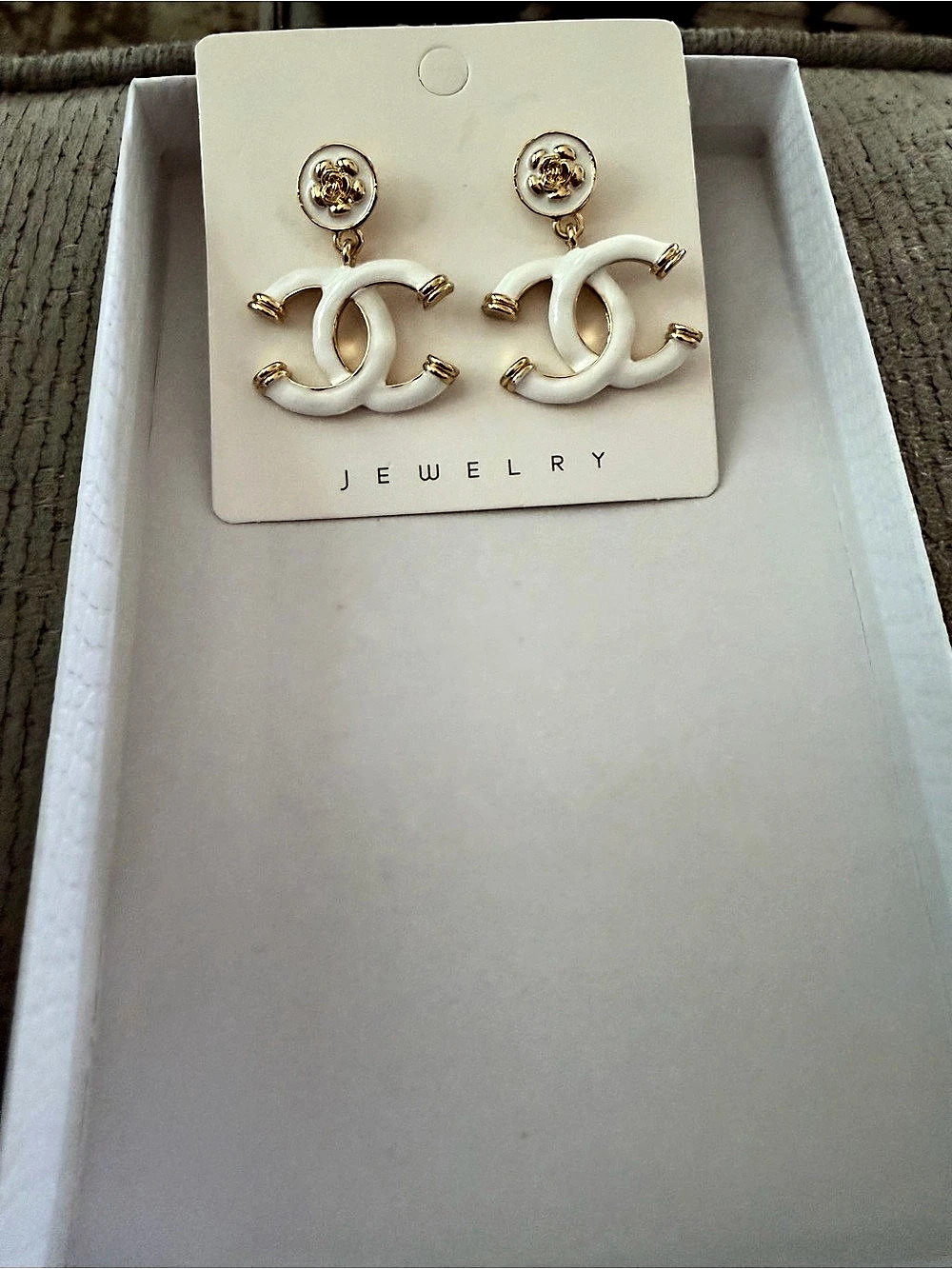 Beautiful Interlocking Post Earrings in White & Gold, Fashion Jewelry
